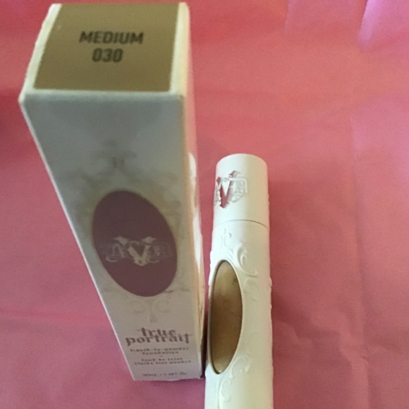 Kat Von D True Portrait Liquid to Powder Foundation Medium 30 - Picture 2 of 2